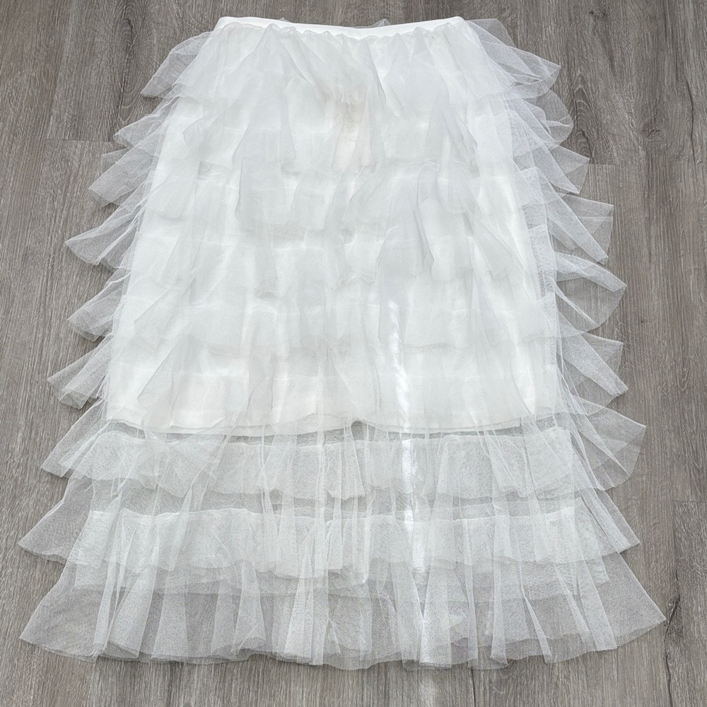 Ladies white tulle layered lined Skirt size medium